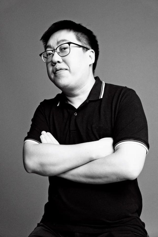 配资炒股大全 易烊千玺、李健，都是他的“粉丝”